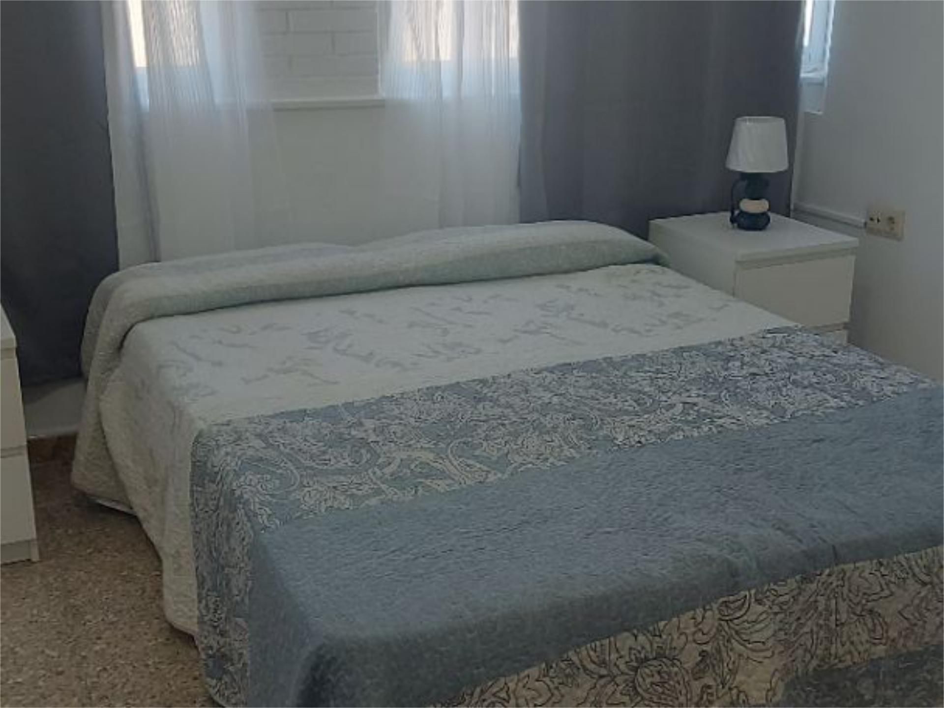 Habitación de Casa adosada para compartir en L'Eliana con Calefacción, Jardín privado y Terraza