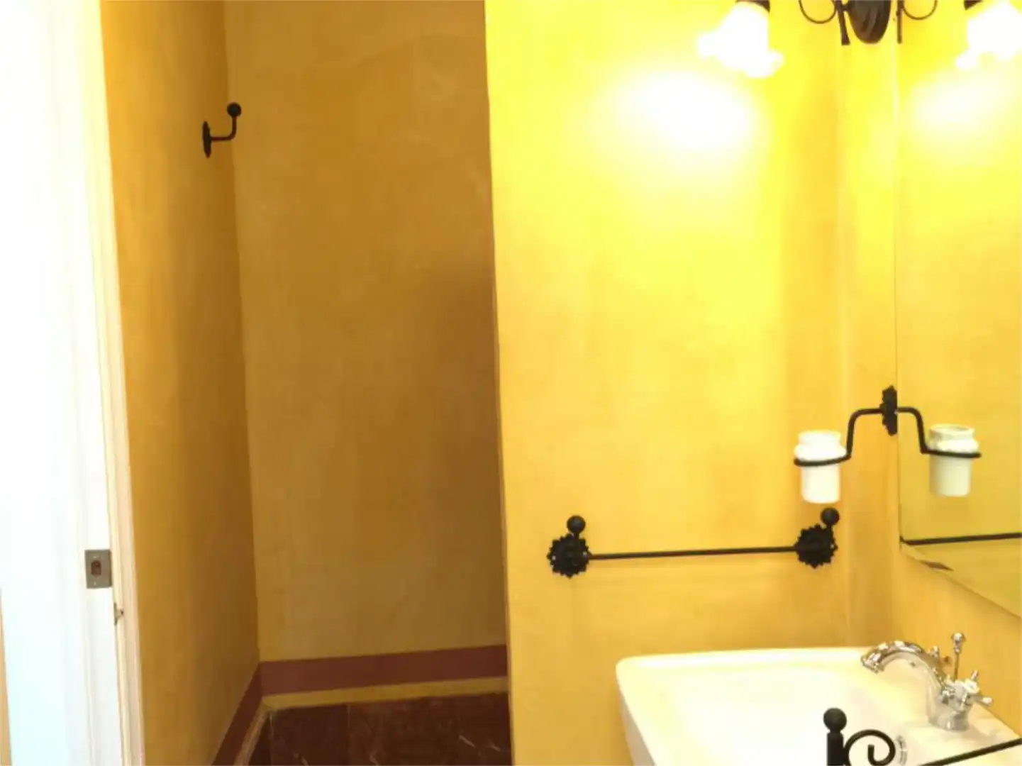 Bathroom of Flat for sale in  Sevilla Capital  with Air Conditioner