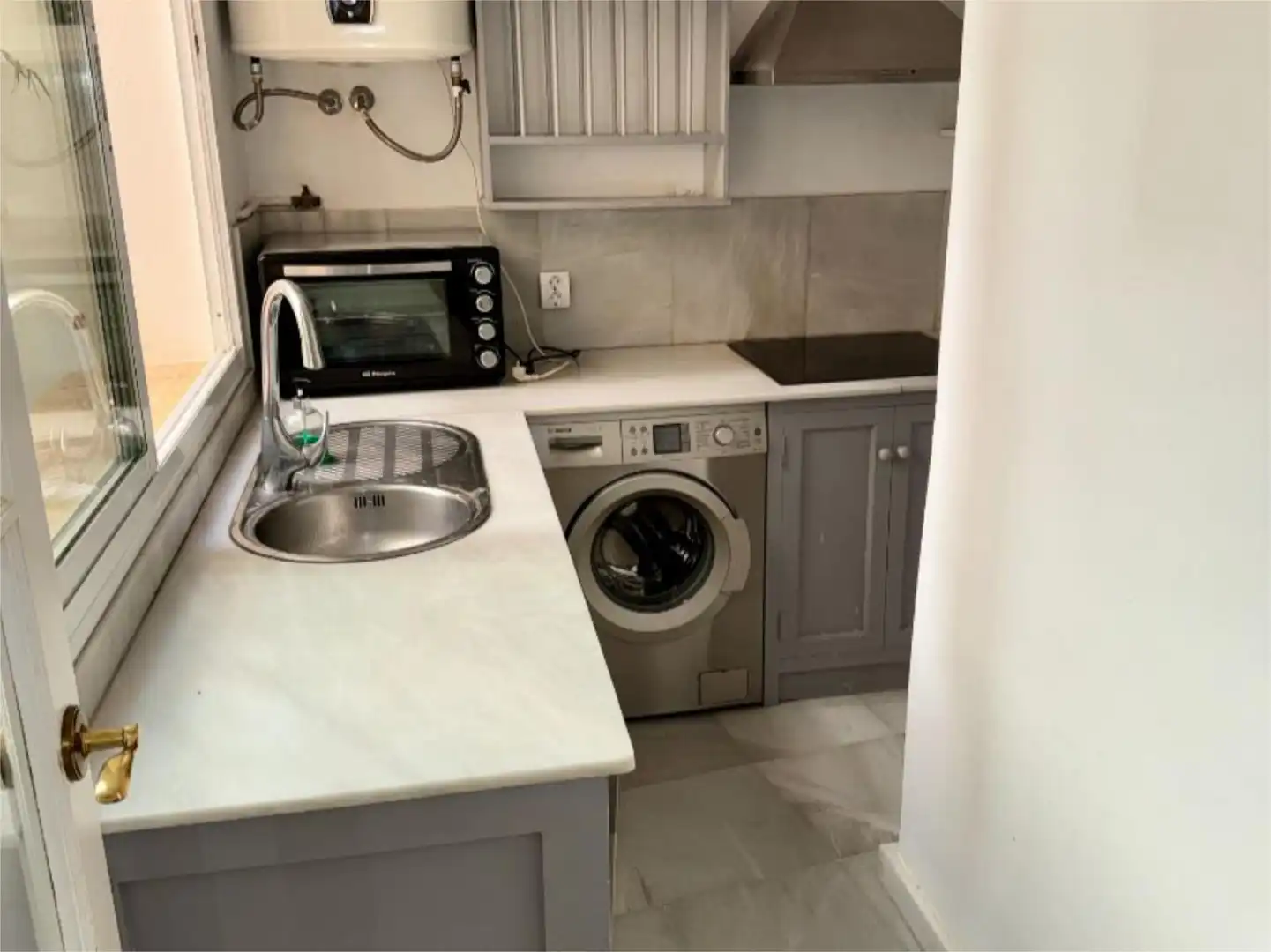 Kitchen of Flat for sale in  Sevilla Capital  with Air Conditioner