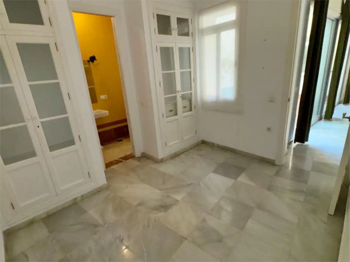 Flat for sale in  Sevilla Capital  with Air Conditioner