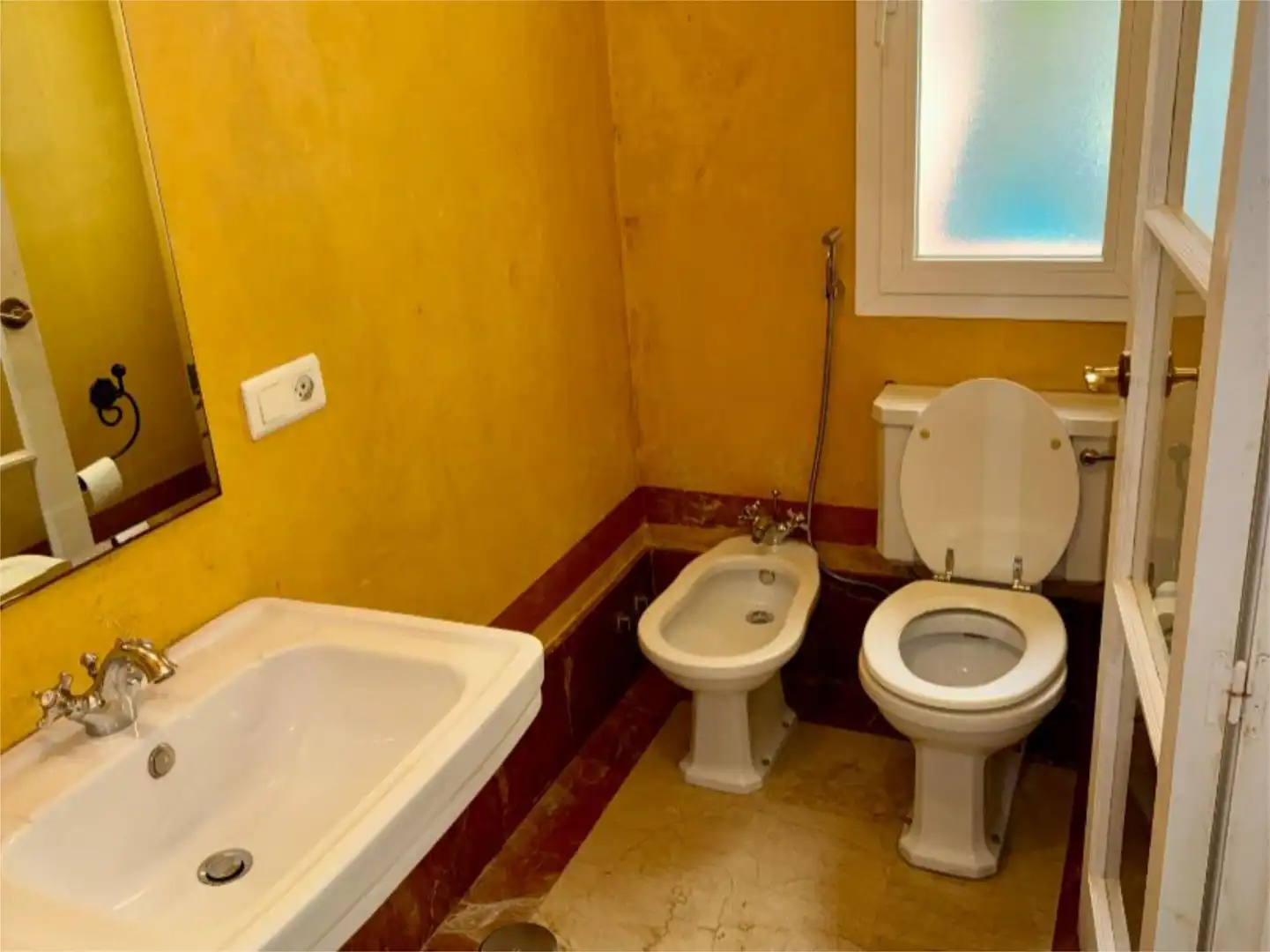 Bathroom of Flat for sale in  Sevilla Capital  with Air Conditioner