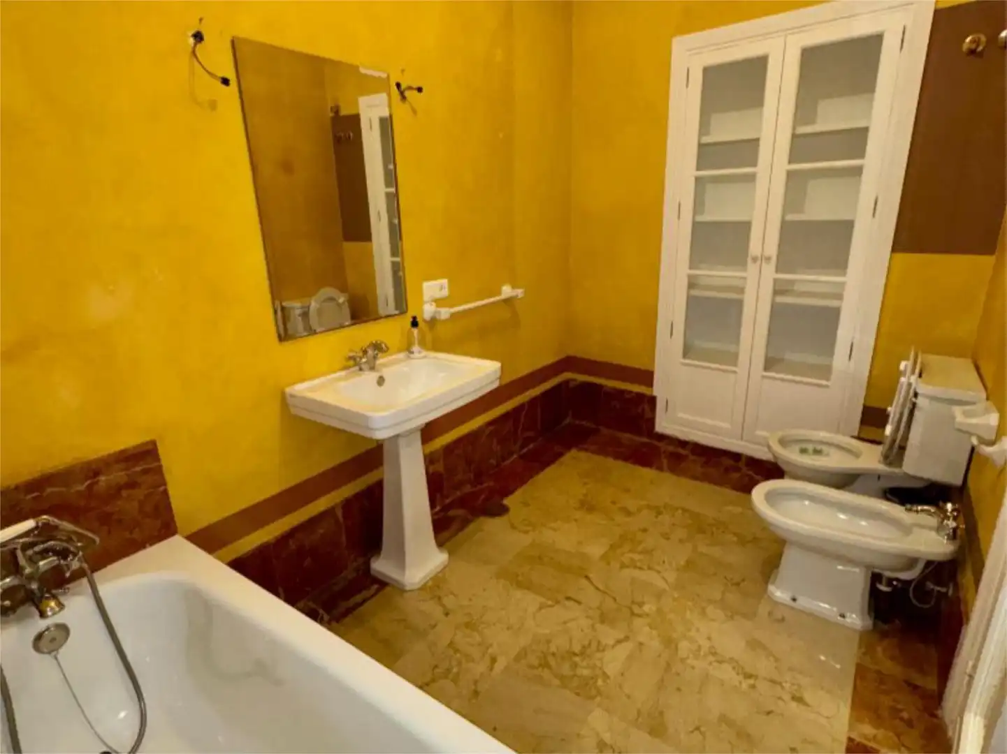 Bathroom of Flat for sale in  Sevilla Capital  with Air Conditioner