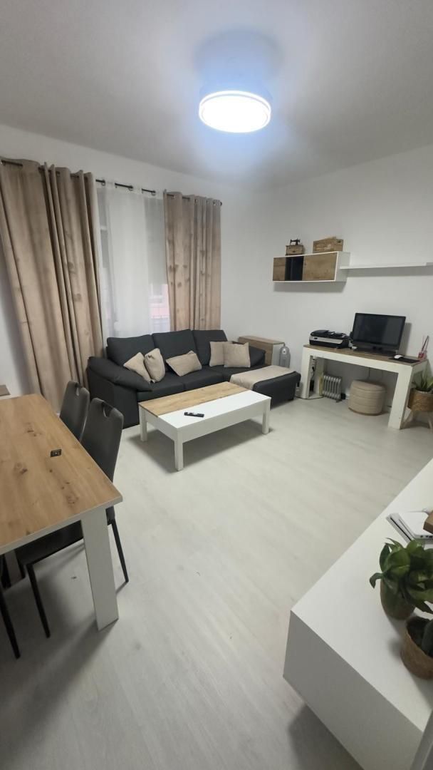 Piso de alquiler en Avenida Joaquín Costa, 19, Casco Antiguo