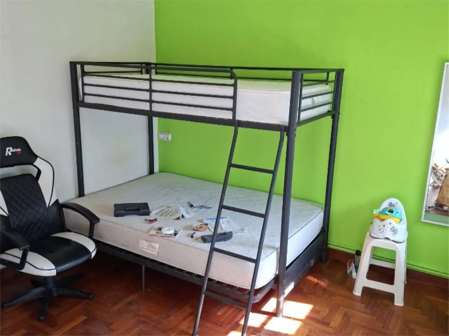 Einfamilien-Reihenhaus zum Verkauf in Mos Schlafzimmer von Einfamilien-Reihenhaus zum Verkauf in Mos mit Heizung, Privatgarten und Parkett