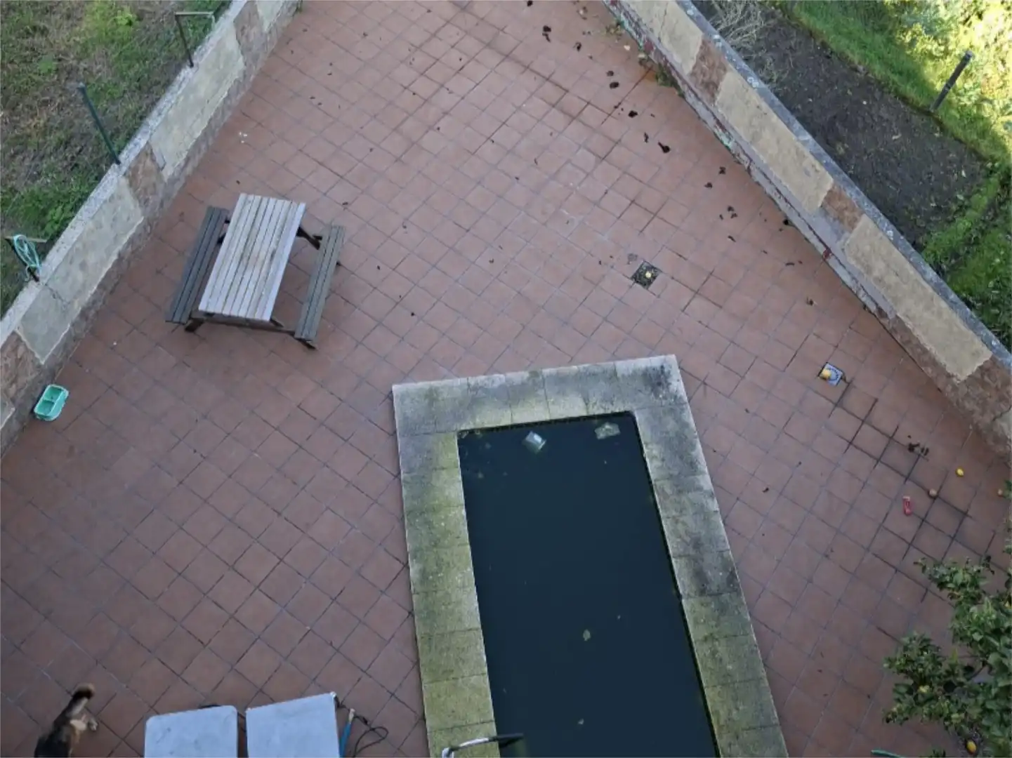 Einfamilien-Reihenhaus zum Verkauf in Mos Schwimmbecken von Einfamilien-Reihenhaus zum Verkauf in Mos mit Heizung, Privatgarten und Parkett