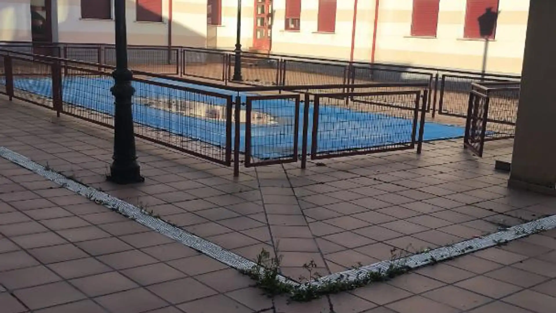 Piscina de Piso en venta en Miranda de Azán con Calefacción, Parquet y Terraza