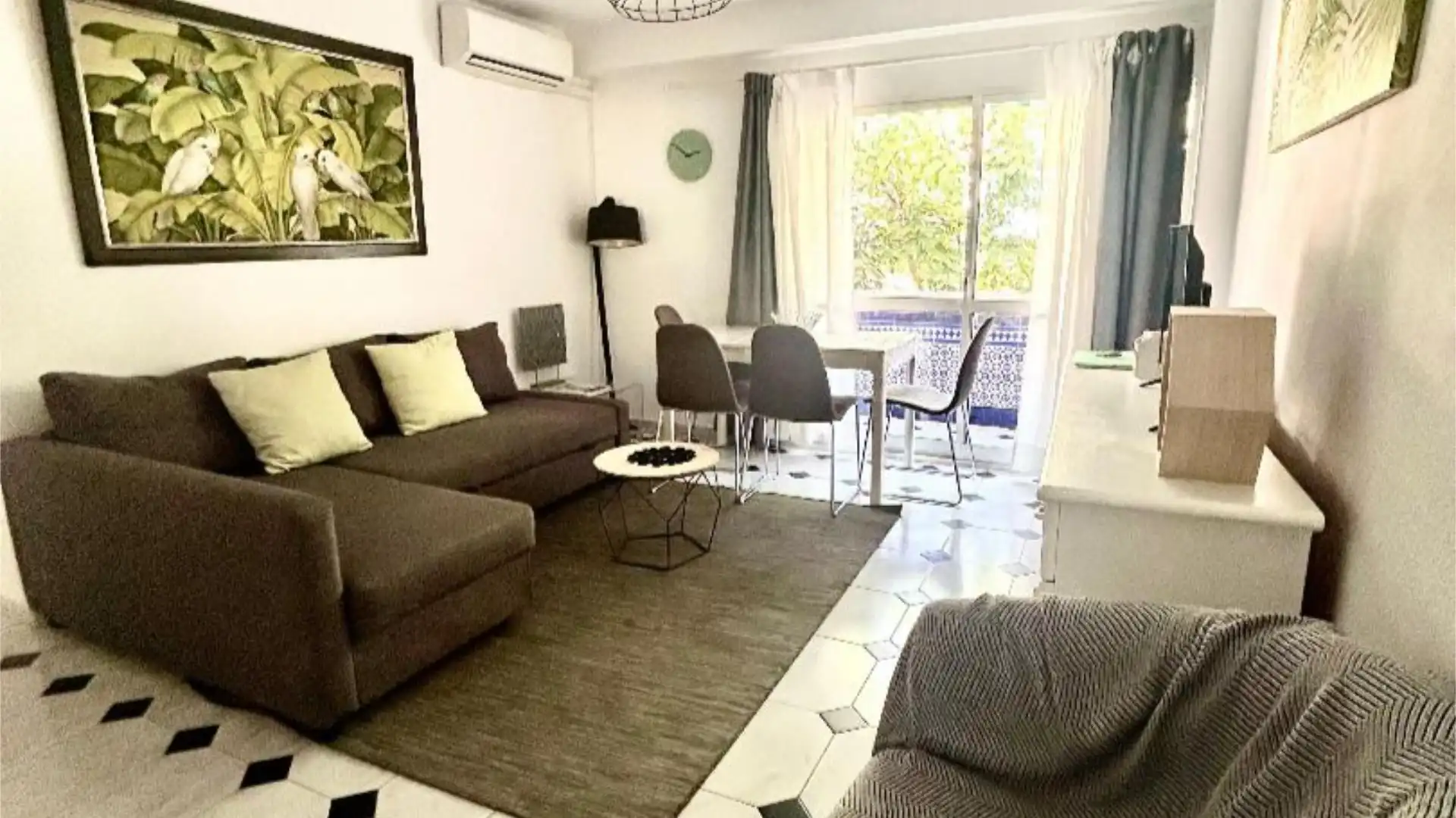 Apartamento de alquiler en Calle Cristóbal Colón, 8, Los Jardines de Marbella - La Ermita Sala de estar de Apartamento de alquiler en Marbella con Aire acondicionado, Calefacción y Terraza