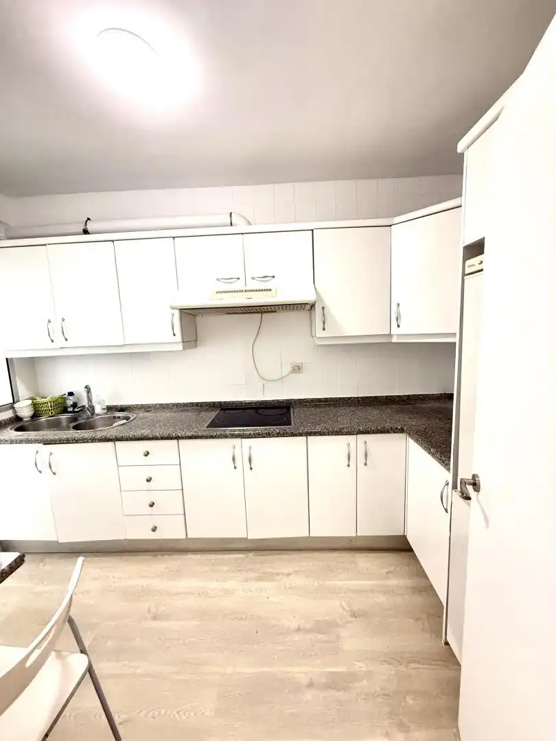 Room in Calle Salado, Triana Este