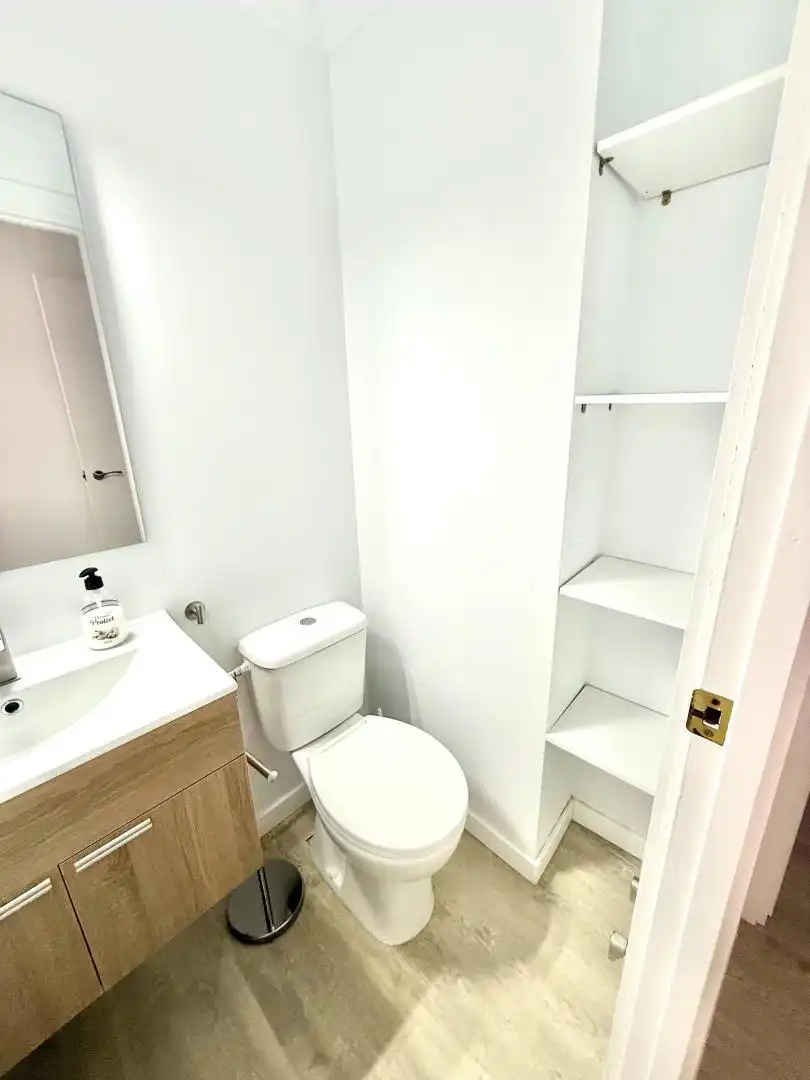 Room in Calle Salado, Triana Este