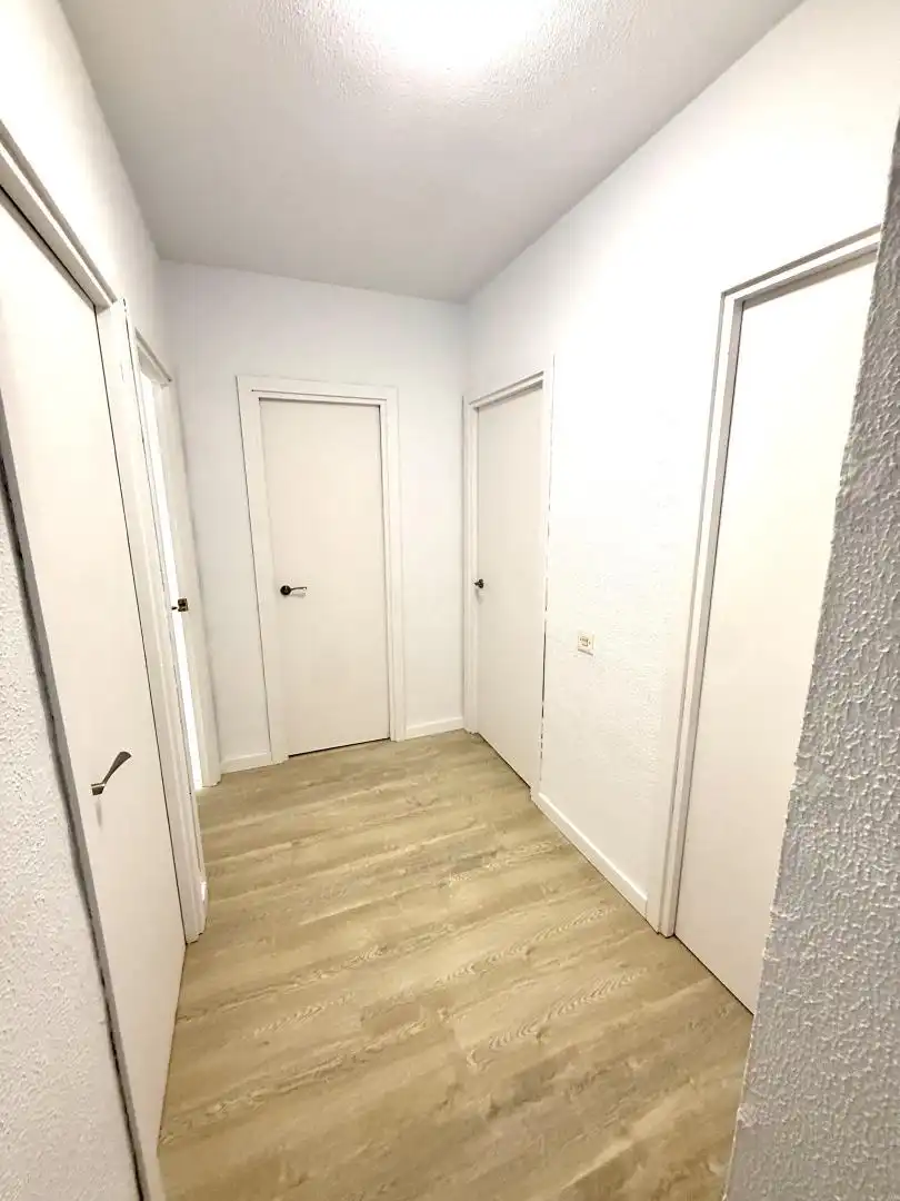 Room in Calle Salado, Triana Este