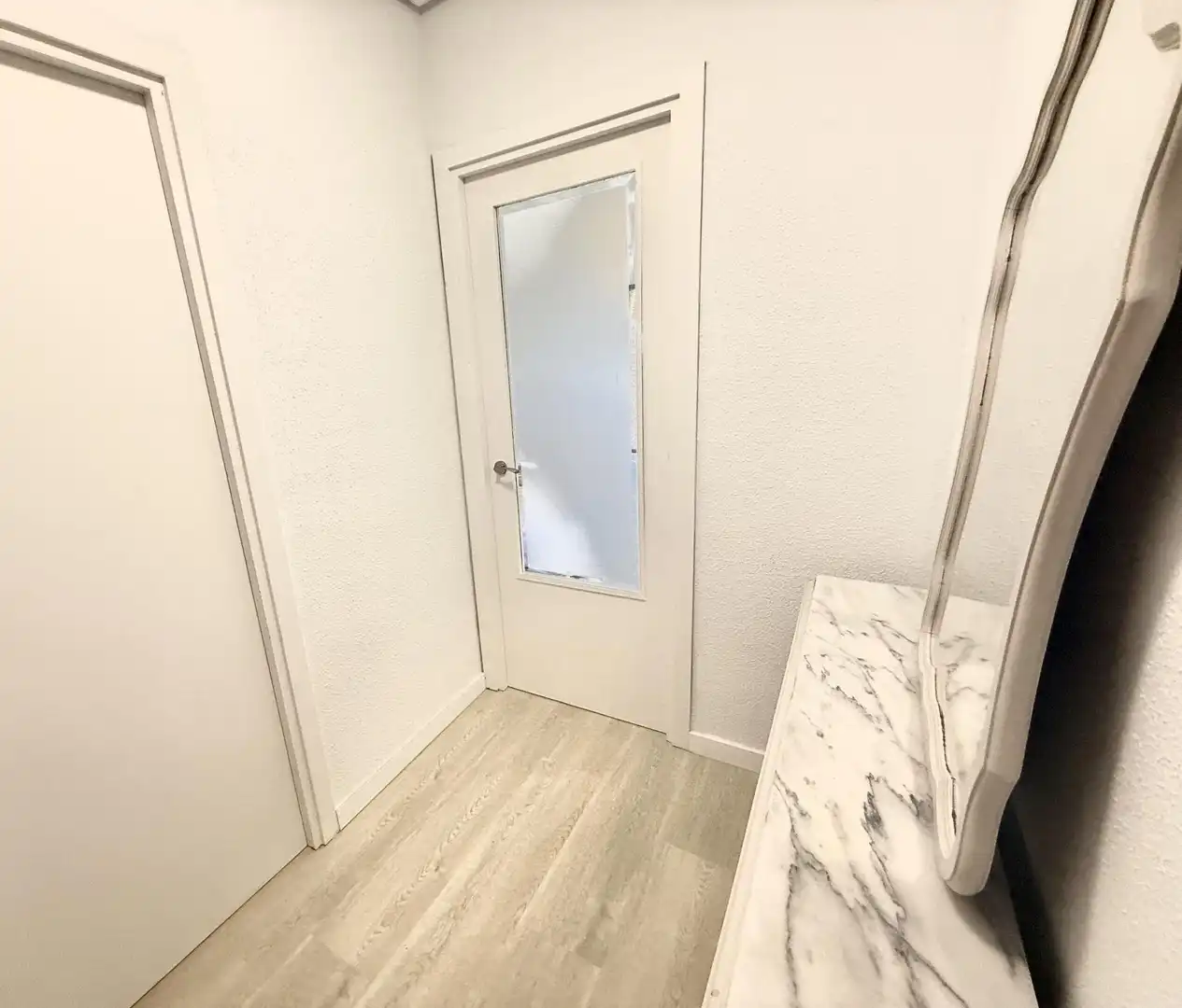 Room in Calle Salado, Triana Este