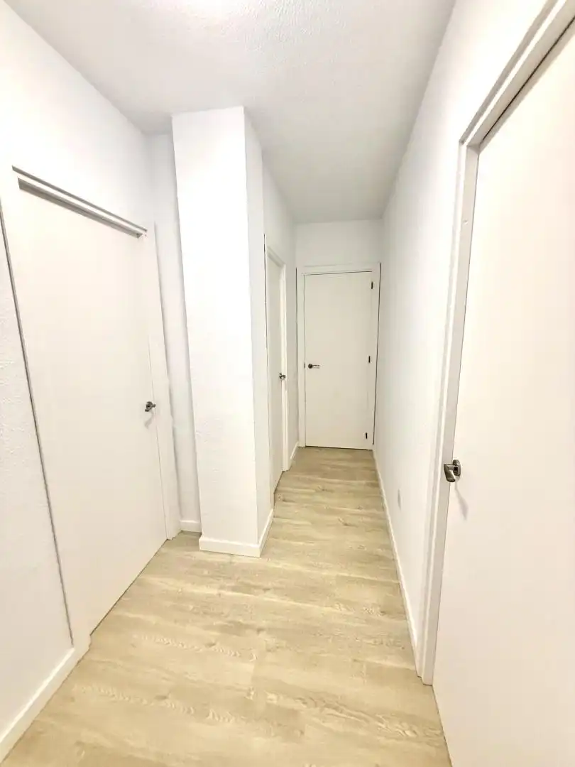 Room in Calle Salado, Triana Este