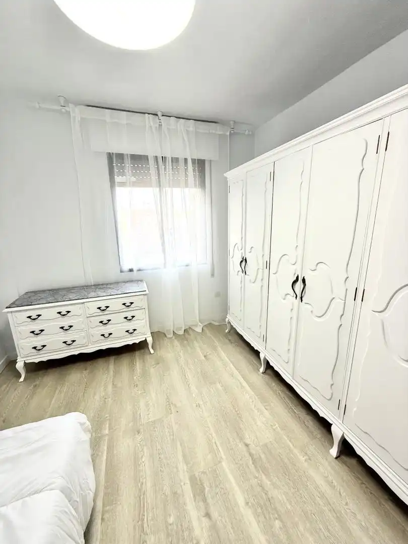 Room in Calle Salado, Triana Este