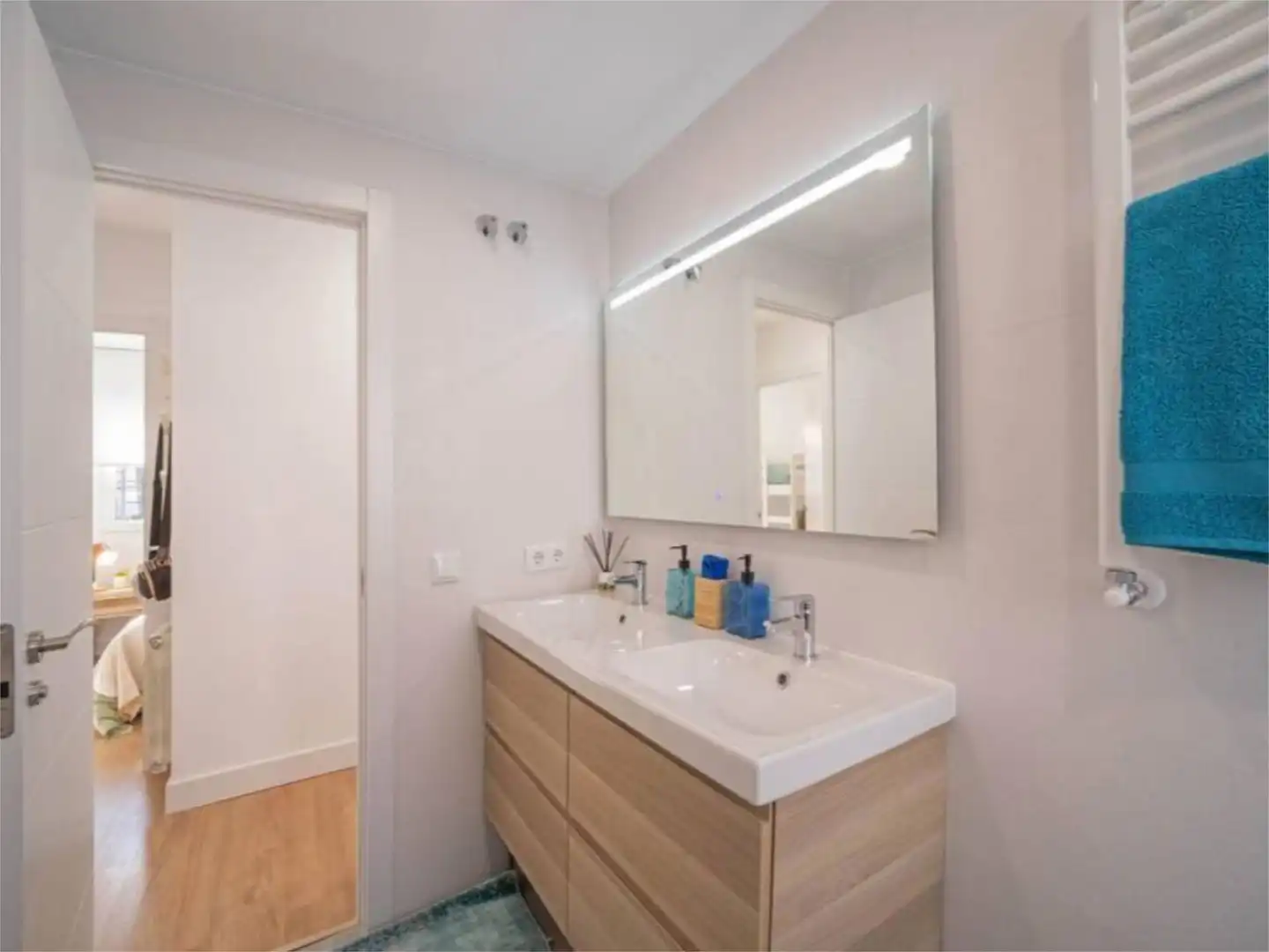 Piso en venta en Pinar del Rey Baño de Piso en venta en Madrid con Aire acondicionado, Calefacción y Terraza