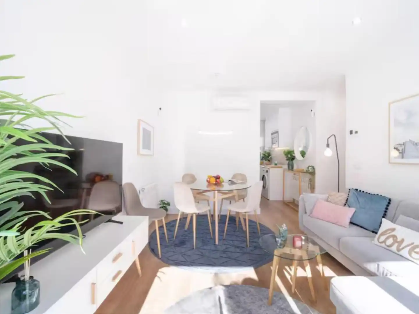 Piso en venta en Pinar del Rey Sala de estar de Piso en venta en Madrid con Aire acondicionado, Calefacción y Terraza