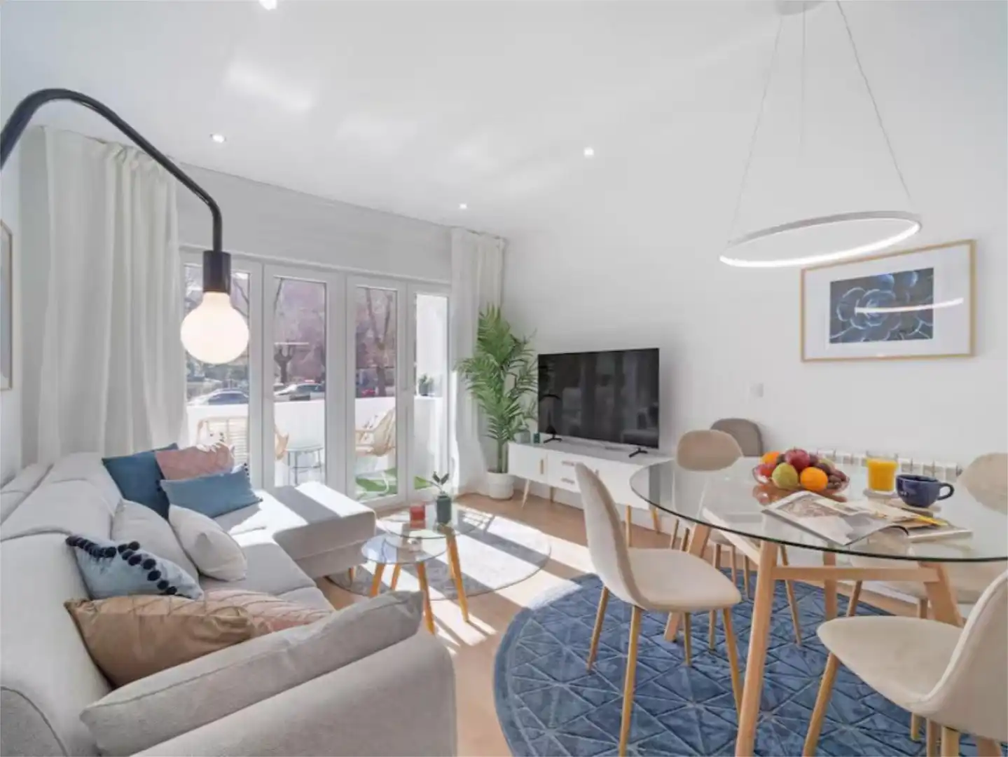 Piso en venta en Pinar del Rey Sala de estar de Piso en venta en Madrid con Aire acondicionado, Calefacción y Terraza