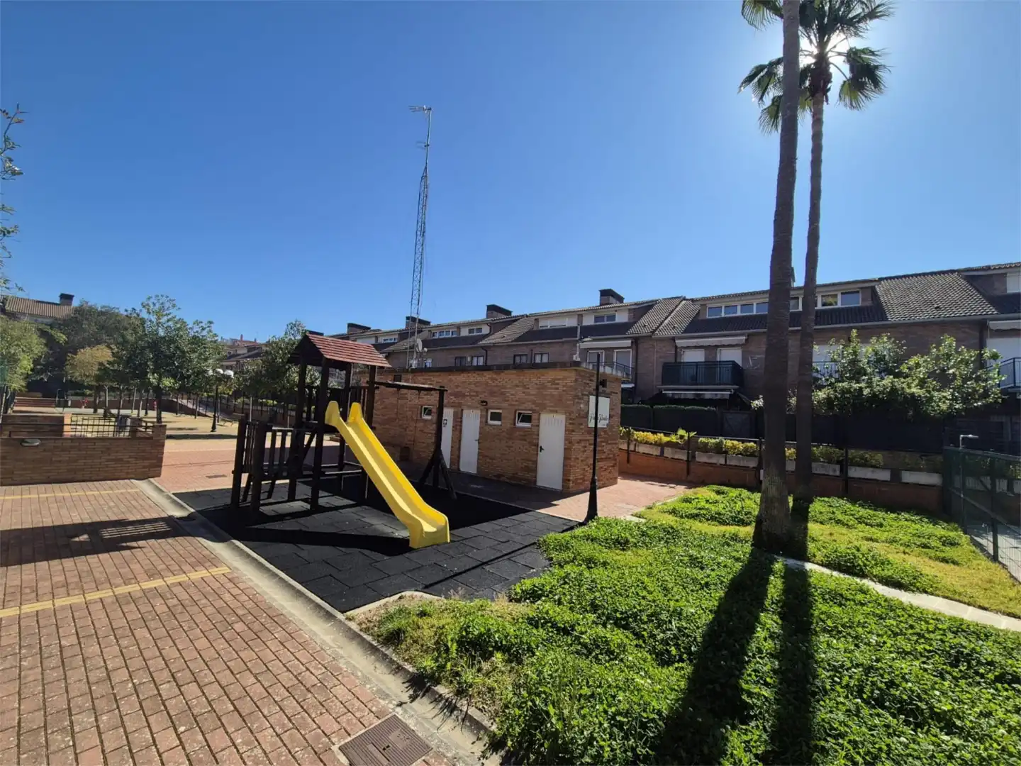 Casa o xalet en venda a Calle Miguel Gómez Aguado, 19, Valdepasillas - La Paz - Huerta Rosales Vista exterior de Casa o xalet en venda en Badajoz amb Aire condicionat, Calefacció i Balcó