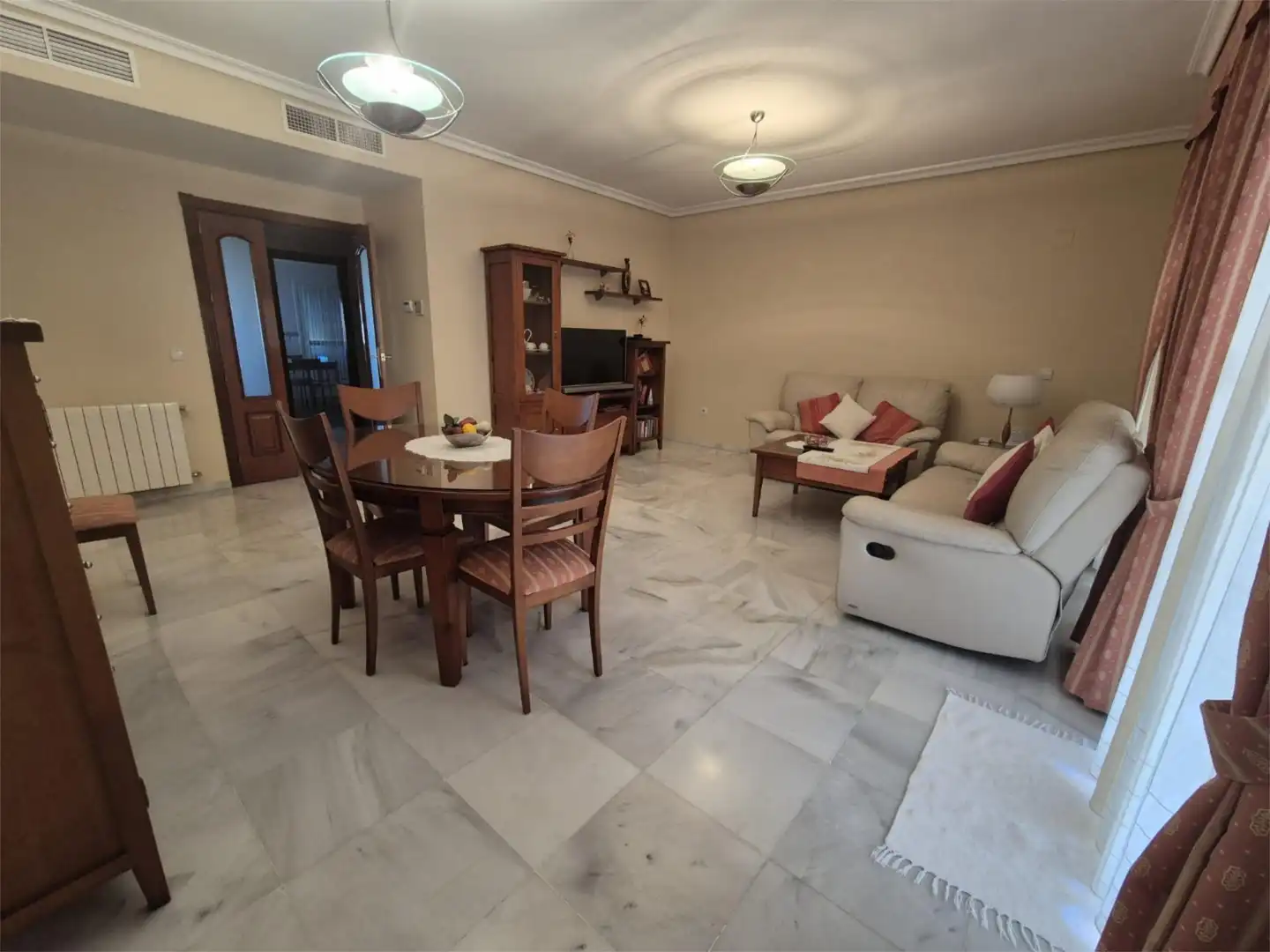 Casa o xalet en venda a Calle Miguel Gómez Aguado, 19, Valdepasillas - La Paz - Huerta Rosales Sala d'estar de Casa o xalet en venda en Badajoz amb Aire condicionat, Calefacció i Balcó