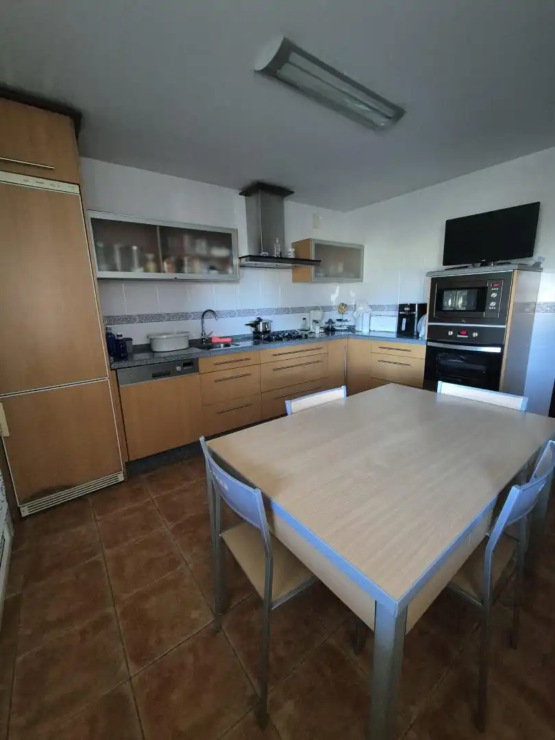 Casa o xalet en venda a Calle Miguel Gómez Aguado, 19, Valdepasillas - La Paz - Huerta Rosales Cuina de Casa o xalet en venda en Badajoz amb Aire condicionat, Calefacció i Balcó