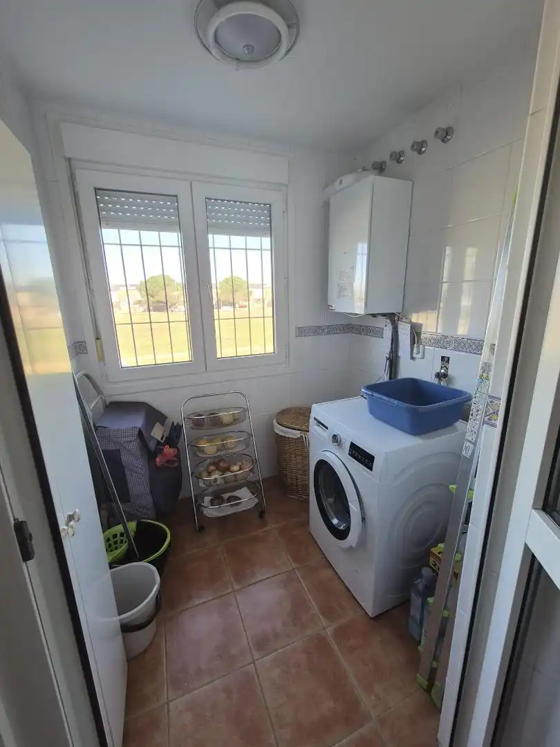 Casa o xalet en venda a Calle Miguel Gómez Aguado, 19, Valdepasillas - La Paz - Huerta Rosales Cuina de Casa o xalet en venda en Badajoz amb Aire condicionat, Calefacció i Balcó