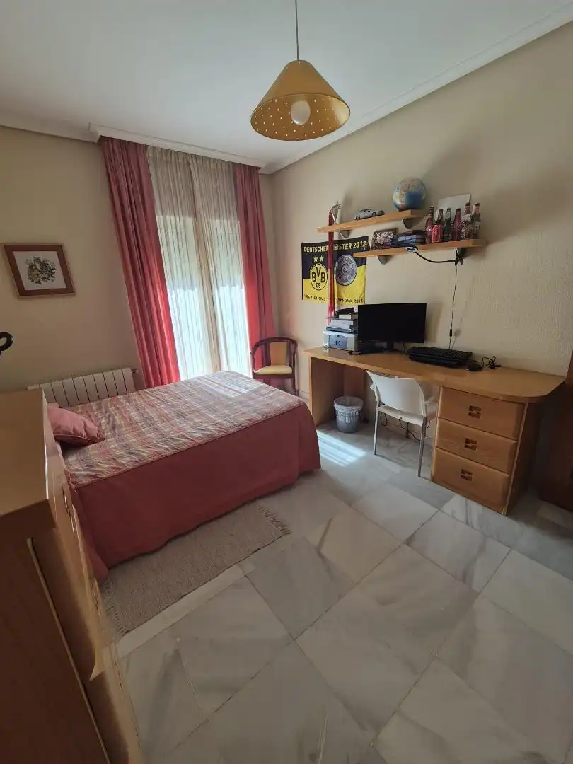Casa o xalet en venda a Calle Miguel Gómez Aguado, 19, Valdepasillas - La Paz - Huerta Rosales Dormitori de Casa o xalet en venda en Badajoz amb Aire condicionat, Calefacció i Balcó