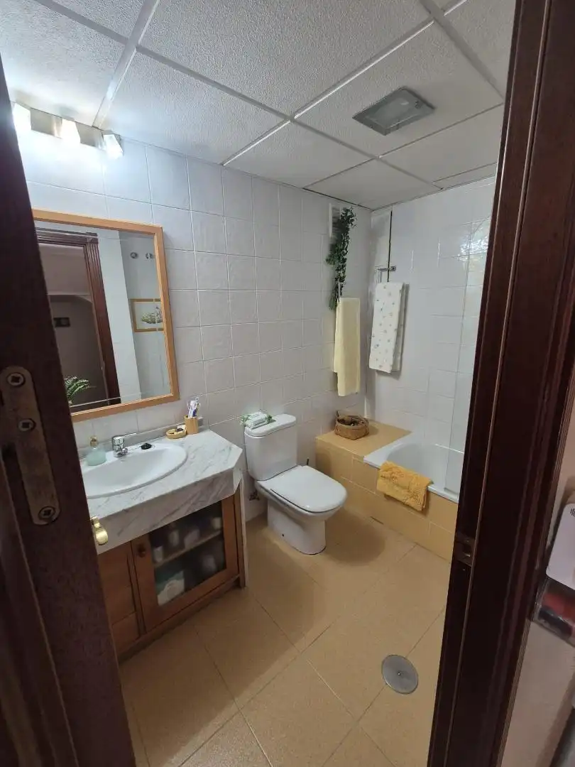 Casa o xalet en venda a Calle Miguel Gómez Aguado, 19, Valdepasillas - La Paz - Huerta Rosales Bany de Casa o xalet en venda en Badajoz amb Aire condicionat, Calefacció i Balcó