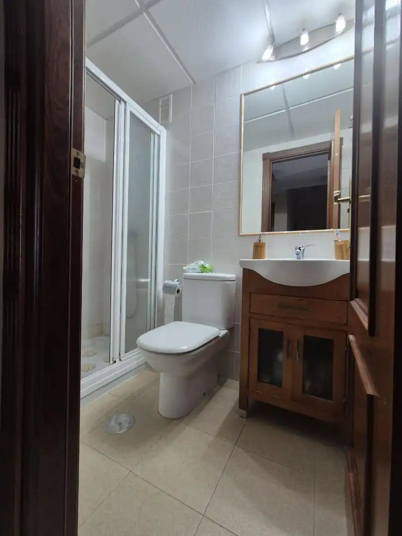Casa o xalet en venda a Calle Miguel Gómez Aguado, 19, Valdepasillas - La Paz - Huerta Rosales Bany de Casa o xalet en venda en Badajoz amb Aire condicionat, Calefacció i Balcó