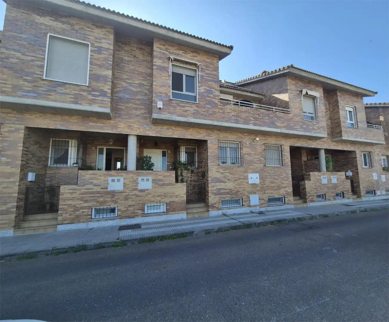 Casa o xalet en venda a Calle Miguel Gómez Aguado, 19, Valdepasillas - La Paz - Huerta Rosales Vista exterior de Casa o xalet en venda en Badajoz amb Aire condicionat, Calefacció i Balcó