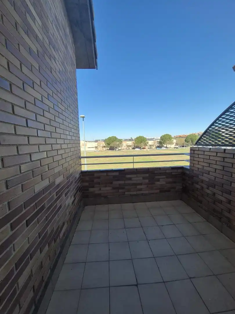 Casa o xalet en venda a Calle Miguel Gómez Aguado, 19, Valdepasillas - La Paz - Huerta Rosales Terrassa de Casa o xalet en venda en Badajoz amb Aire condicionat, Calefacció i Balcó