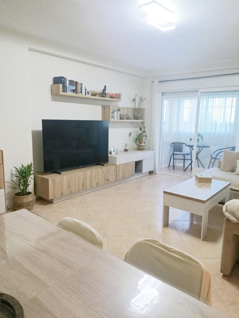 Living room of Flat for sale in Alcalá de Henares  with Air Conditioner, Heating and Furnished