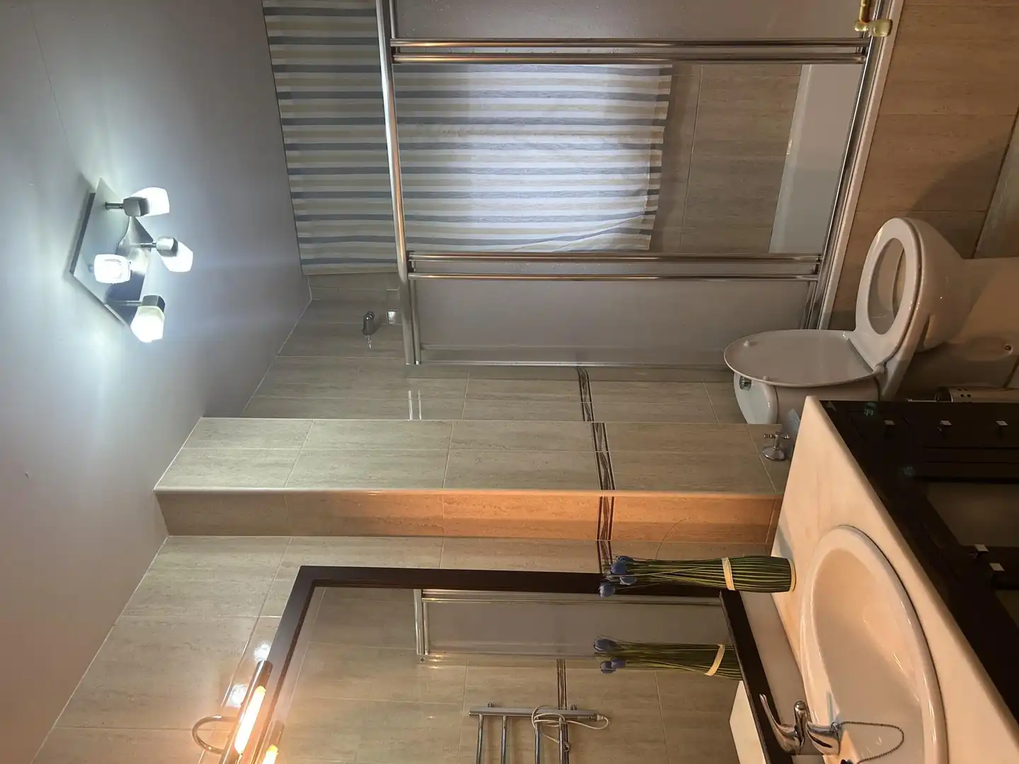 Flat for sale in Calle Calvo Sotelo, 30, Parque de San Roque Bathroom of Flat for sale in Churriana de la Vega with Air Conditioner and Terrace