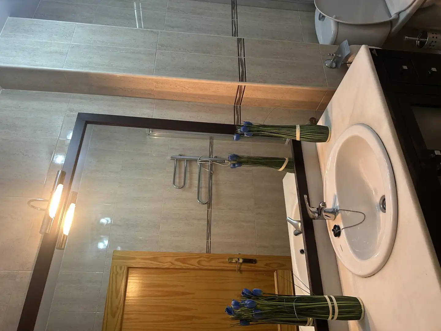 Flat for sale in Calle Calvo Sotelo, 30, Parque de San Roque Bathroom of Flat for sale in Churriana de la Vega with Air Conditioner and Terrace