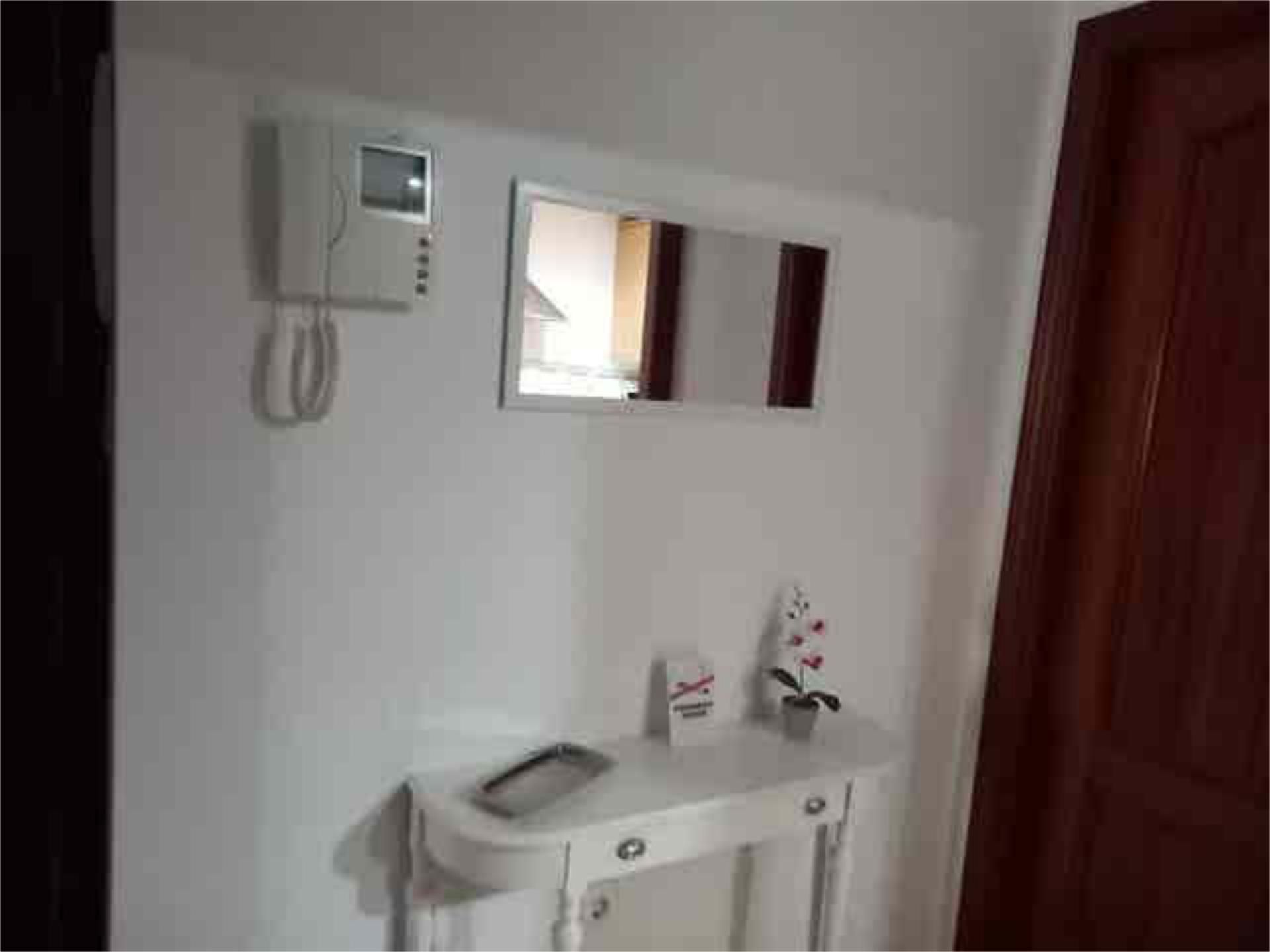 Habitación en El Higuerón Baño de Apartamento para compartir en Córdoba Capital con Terraza y Amueblado