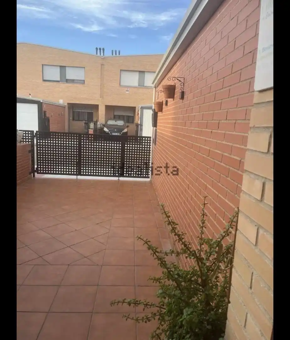 Pis en venda a Calle la Fuente, 26, La Joyosa Vista exterior de Pis en venda en La Joyosa amb Aire condicionat, Calefacció i Jardí privat