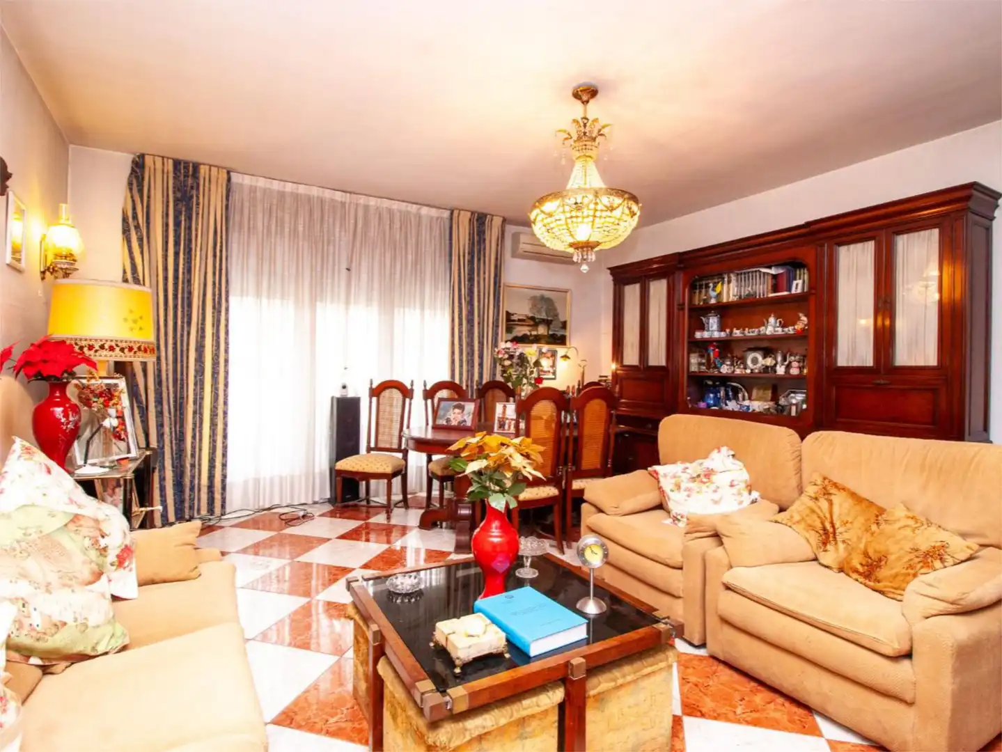 Casa o chalet en venta en Pueblo Sala de estar de Casa o chalet en venta en Pozuelo de Alarcón con Aire acondicionado, Calefacción y Parquet