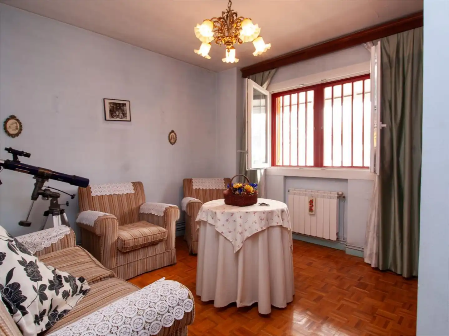 Casa o chalet en venta en Pueblo Sala de estar de Casa o chalet en venta en Pozuelo de Alarcón con Aire acondicionado, Calefacción y Parquet