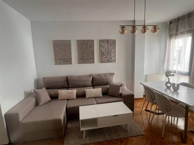 Piso en Alquiler en Calle Parra, 7 en Carretas - Pajarita