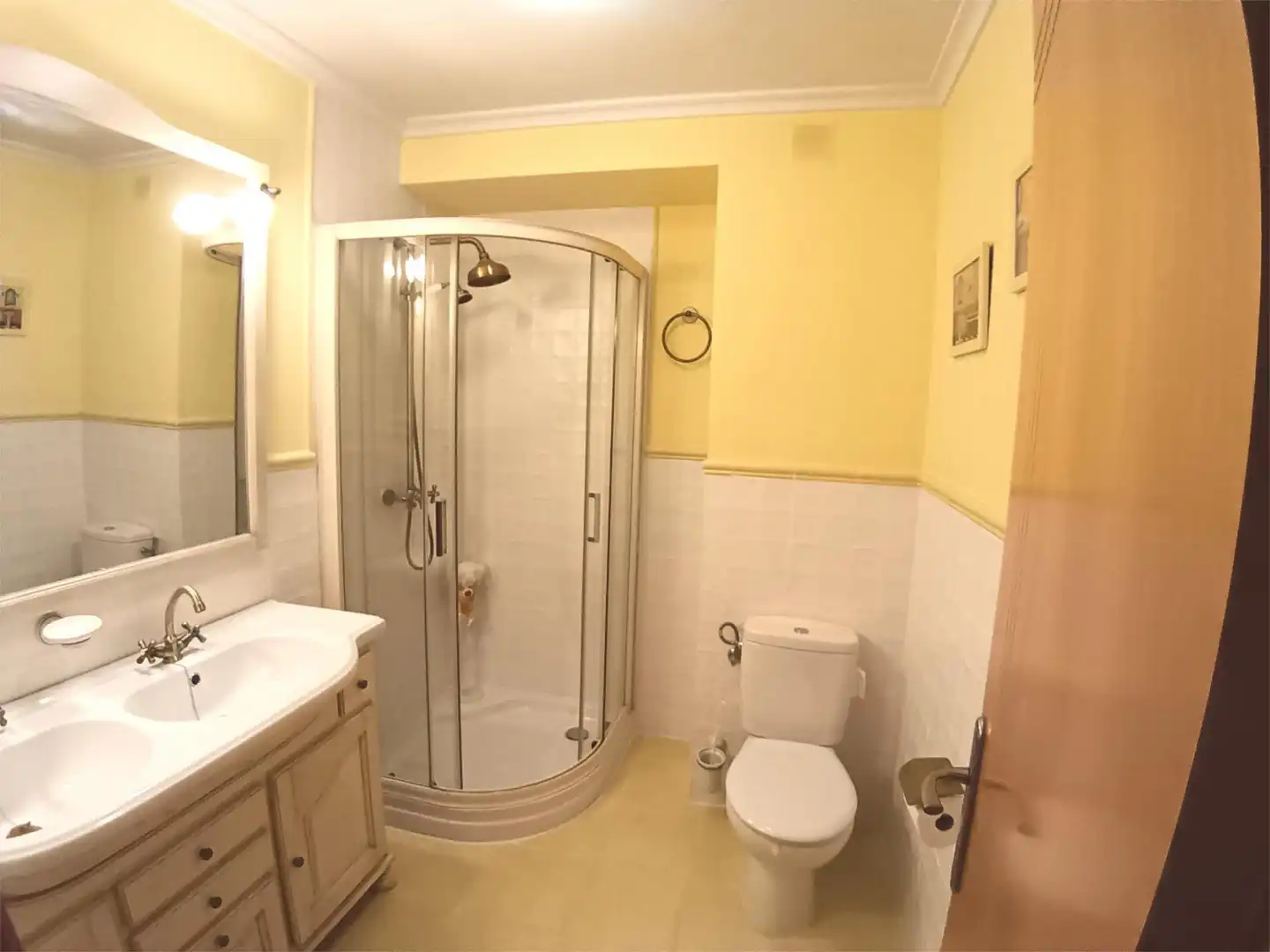 Casa adosada en venta en Calle Azorín, 5, Aldeatejada Baño de Casa adosada en venta en Aldeatejada con Terraza y Balcón