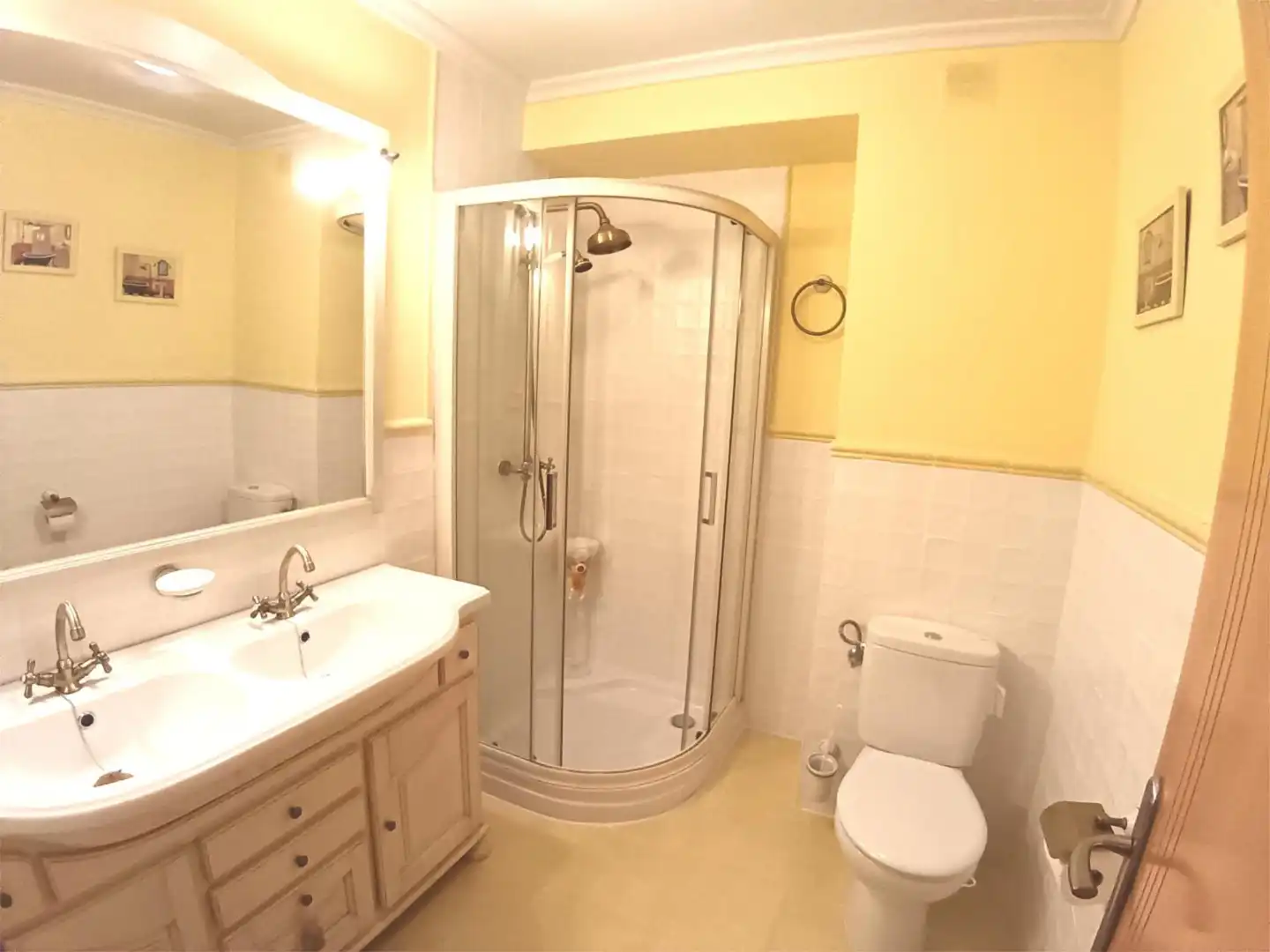 Casa adosada en venta en Calle Azorín, 5, Aldeatejada Baño de Casa adosada en venta en Aldeatejada con Terraza y Balcón