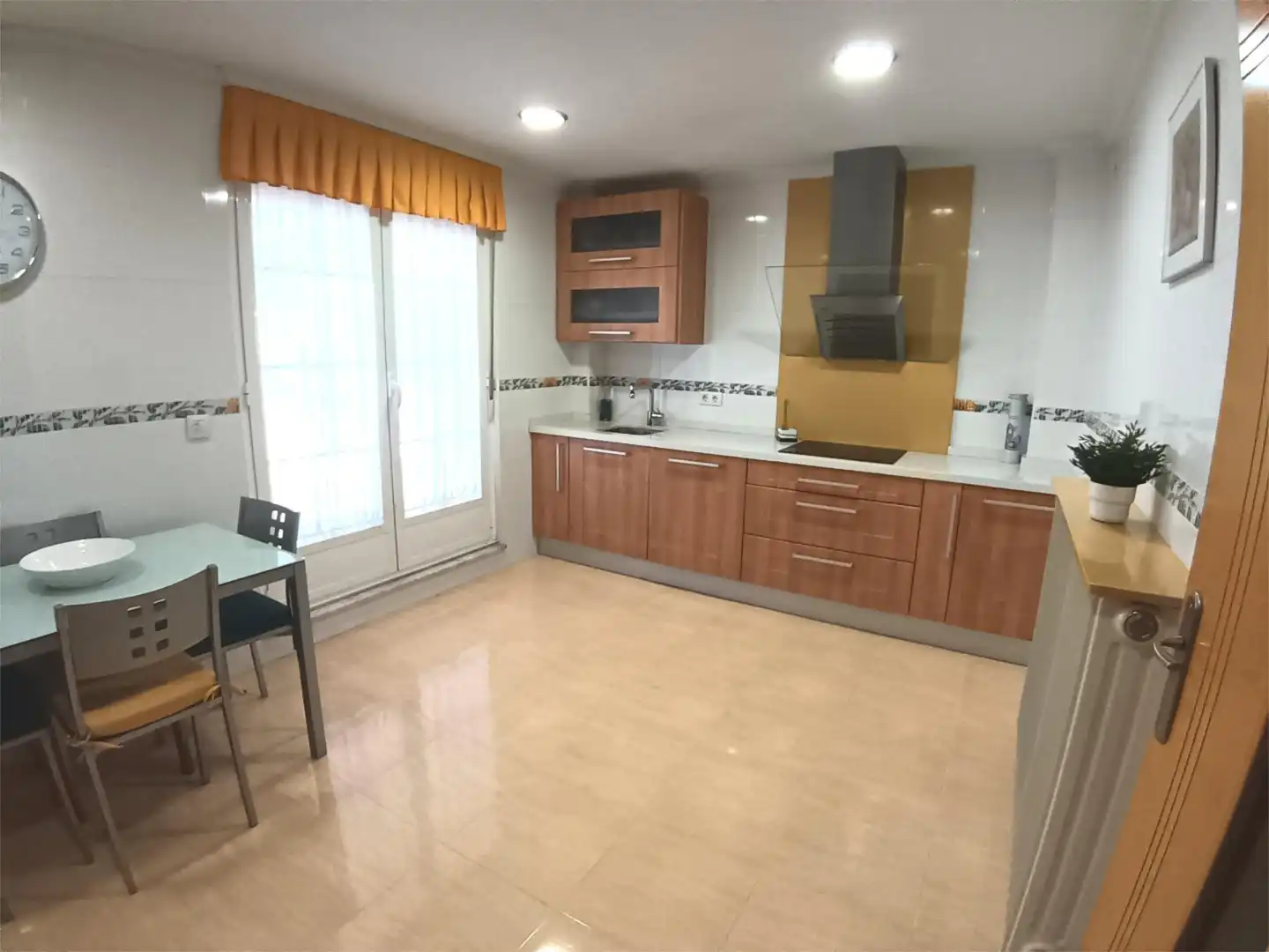 Casa adosada en venta en Calle Azorín, 5, Aldeatejada Cocina de Casa adosada en venta en Aldeatejada con Terraza y Balcón
