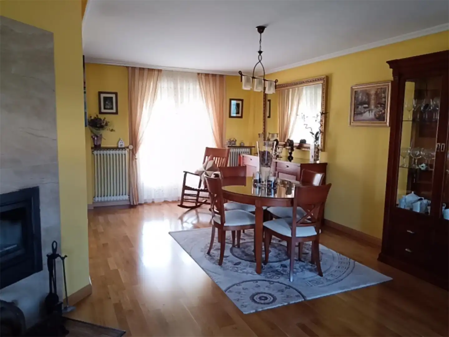 Casa adosada en venta en Calle Azorín, 5, Aldeatejada Comedor de Casa adosada en venta en Aldeatejada con Terraza y Balcón