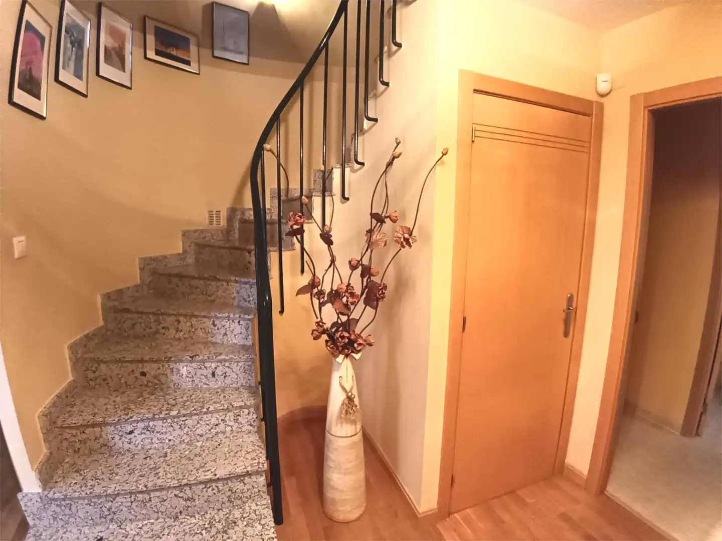 Casa adosada en venta en Calle Azorín, 5, Aldeatejada Casa adosada en venta en Aldeatejada con Terraza y Balcón