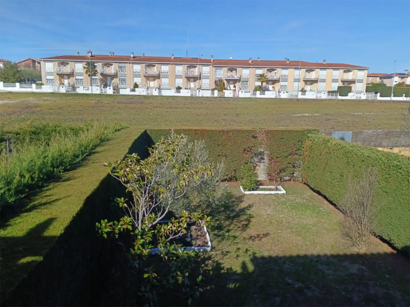 Casa adosada en venta en Calle Azorín, 5, Aldeatejada Jardín de Casa adosada en venta en Aldeatejada con Terraza y Balcón