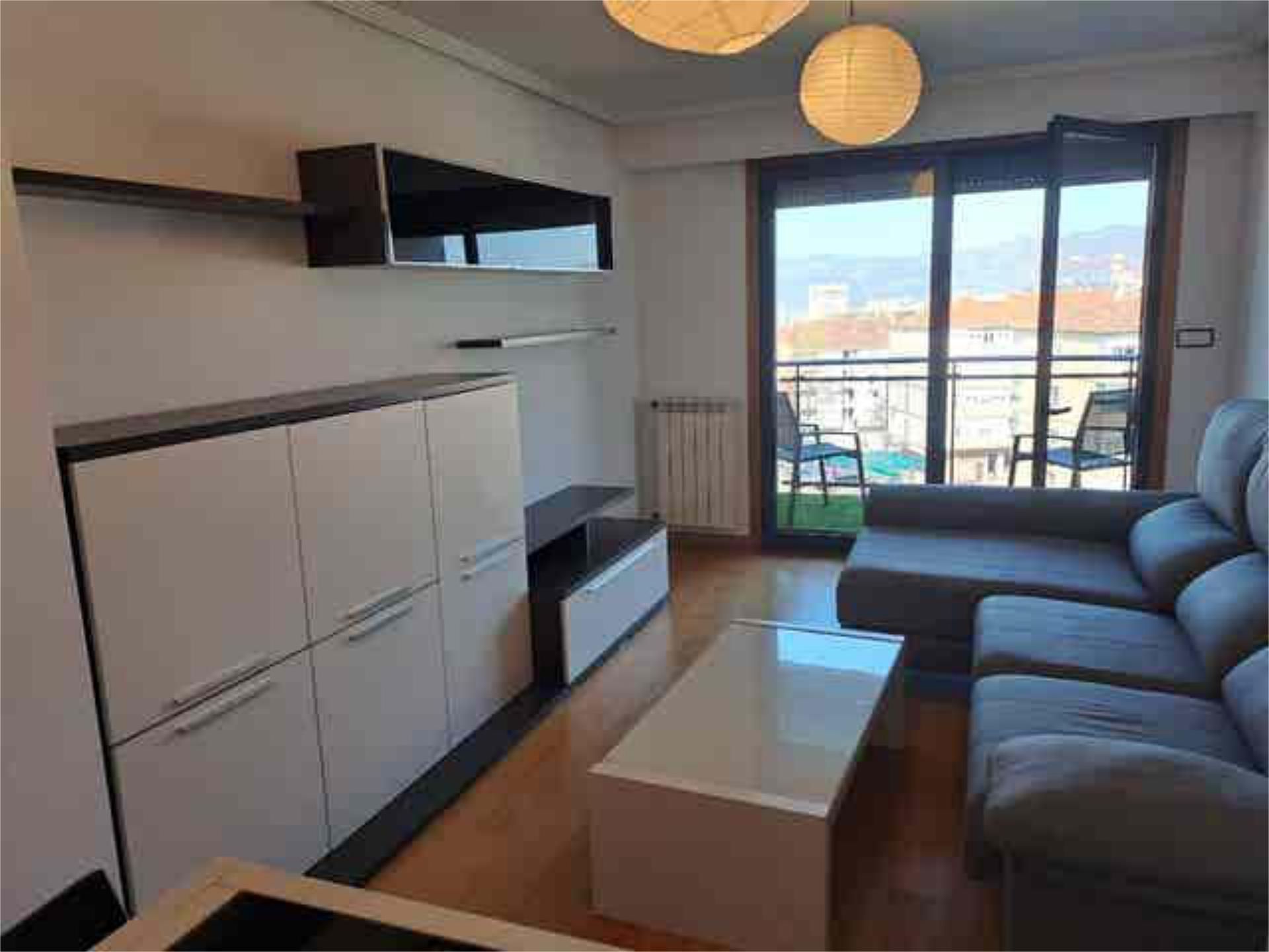 Sala d'estar de Apartament de lloguer en Ourense Capital  amb Calefacció, Terrassa i Traster