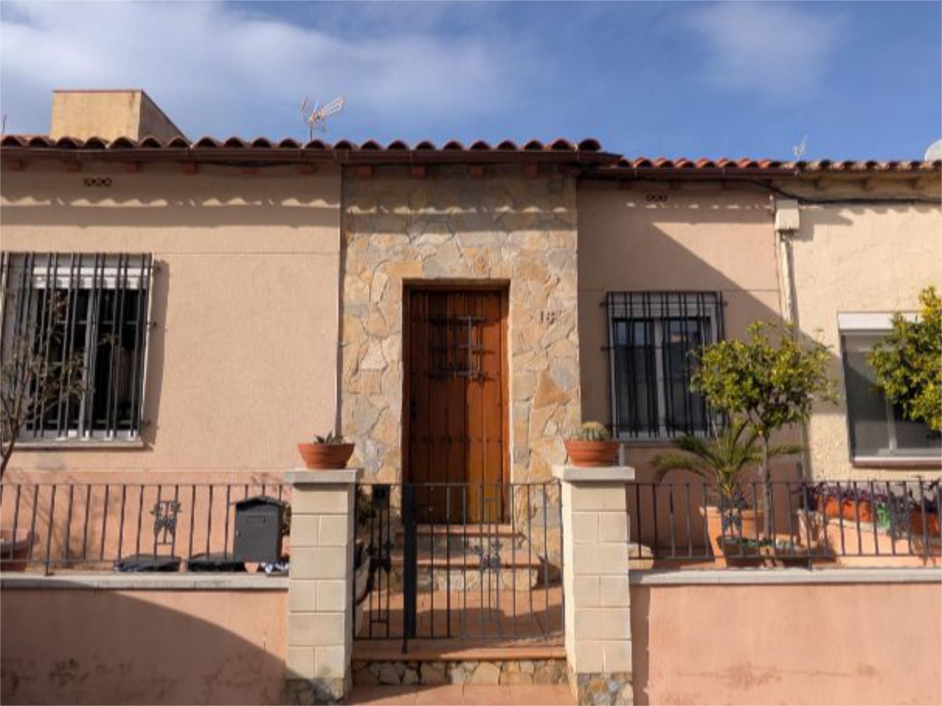 Exterior view of Single-family semi-detached for sale in Sant Sadurní d'Anoia  with Terrace