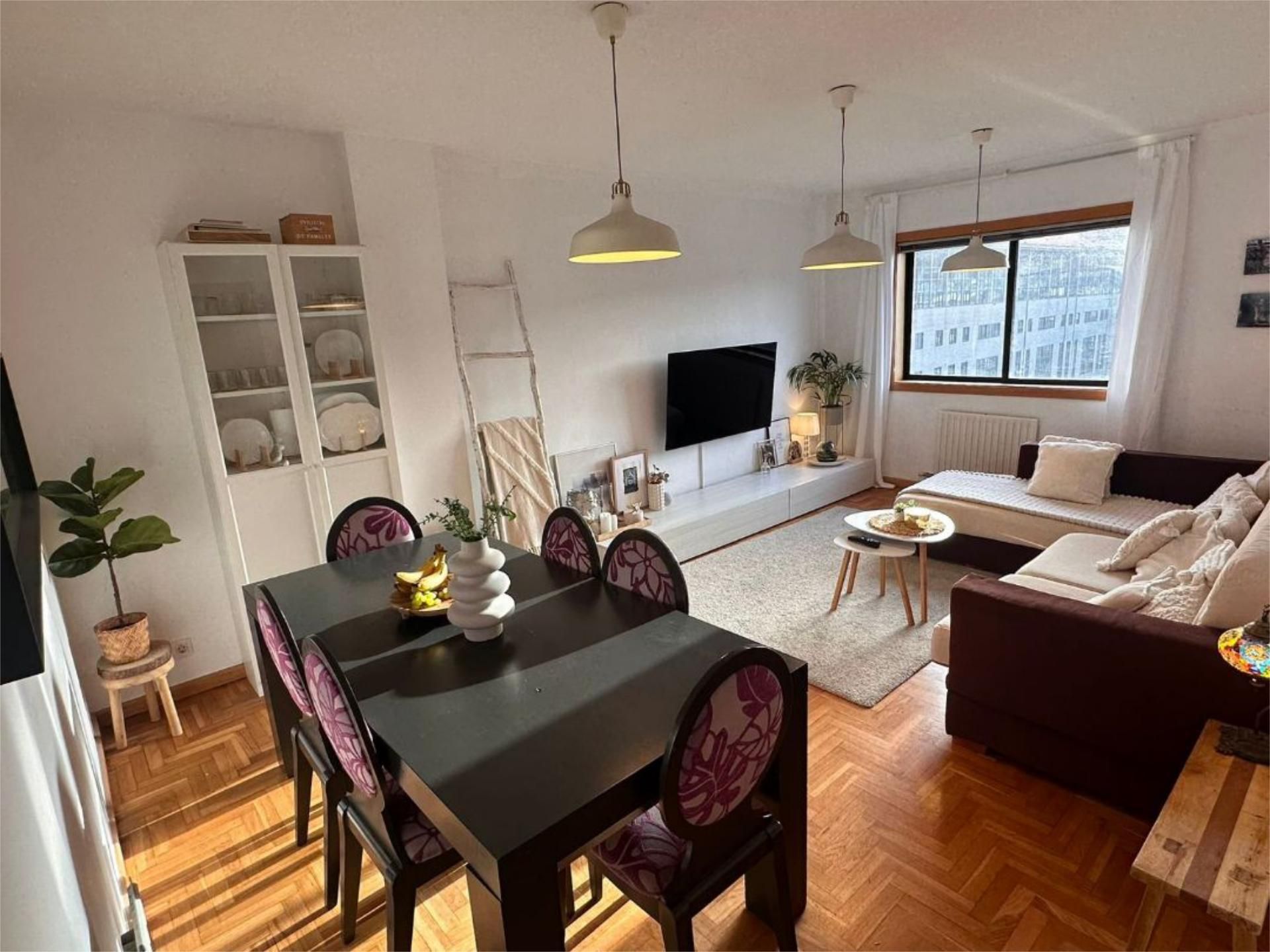 Living room of Flat for rent in Santiago de Compostela   with Heating, Parquet flooring and Storage room
