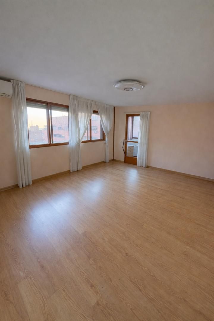 Piso en venta en Calle de Luis Buñuel, 2, Palomeras Sureste Habitación de Piso en venta en Madrid Capital con Aire acondicionado y Balcón