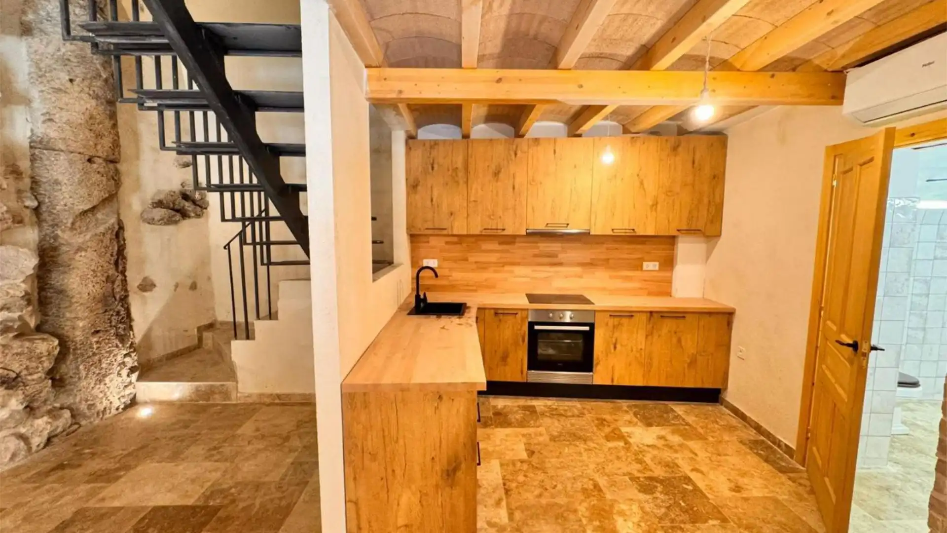 Duplex for rent in Carrer d'En Granada, 3, Part Alta Kitchen of Duplex for rent in Tarragona Capital with Air Conditioner, Heating and Video intercom