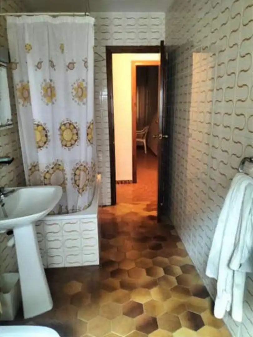 Piso en venta en Lanzahíta Baño de Piso en venta en Lanzahíta con Jardín privado, Terraza y Trastero