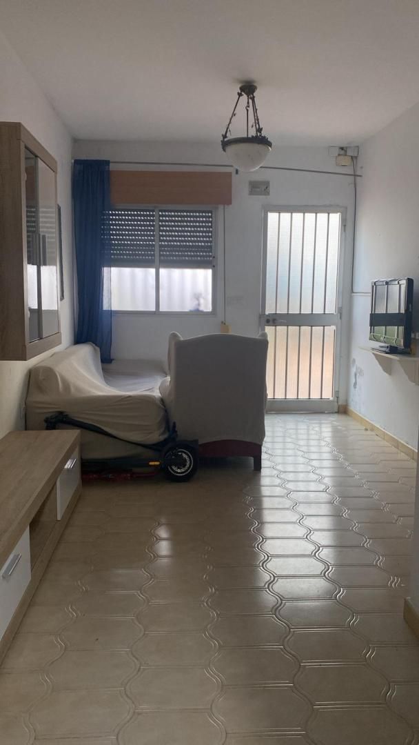 Dormitori de Planta baixa per a compartir en La Línea de la Concepción amb Jardí privat i Moblat